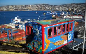Valparaíso Azul: La Bienal que Reactiva la Conexión Marítima con Arte Urbano y Educación Ambiental